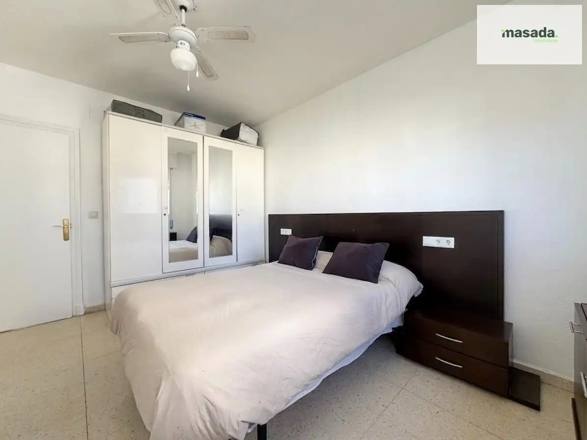 Bedroom of Flat for sale in Granada  with Air Conditioner, Storage room and Balcony