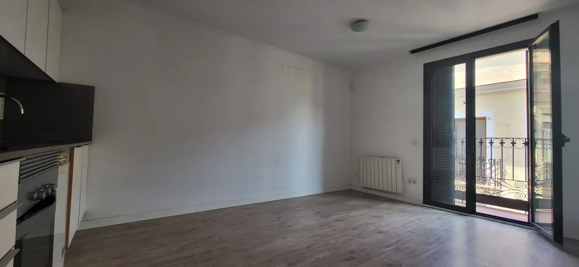 Sala d'estar de Pis en venda en Barcelona amb Calefacció