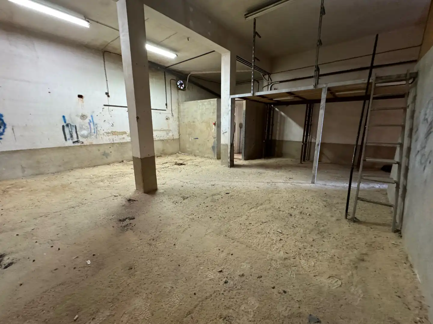 Gewerbefläche zum Verkauf in Carrer Abat Llort 6, imagen 10