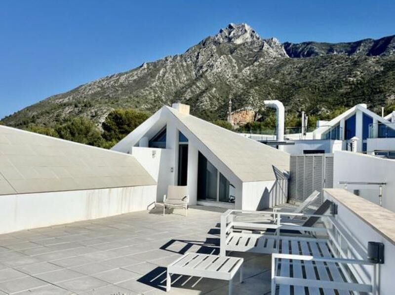 Vista exterior de Casa adosada de alquiler en Marbella con Aire acondicionado, Calefacción y Terraza