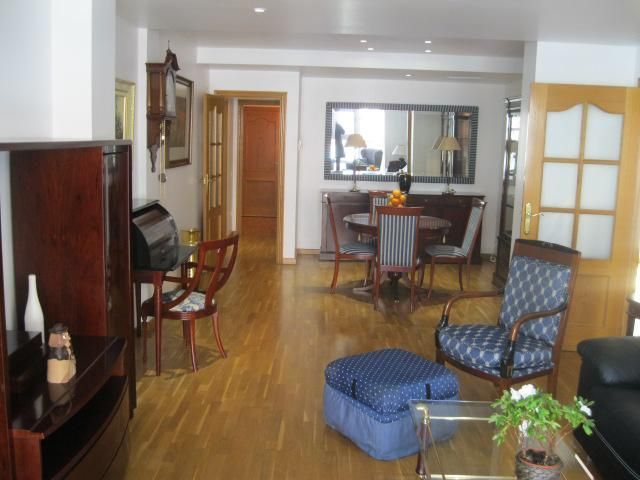 Flat to rent in Carrer d'Eusebi Güell, Marianao