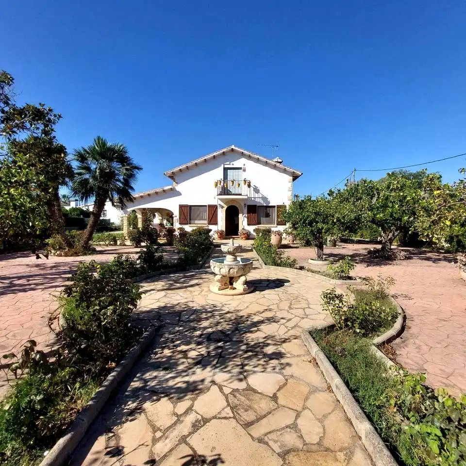 Vista exterior de Casa o chalet en venta en El Vendrell con Aire acondicionado, Calefacción y Jardín privado