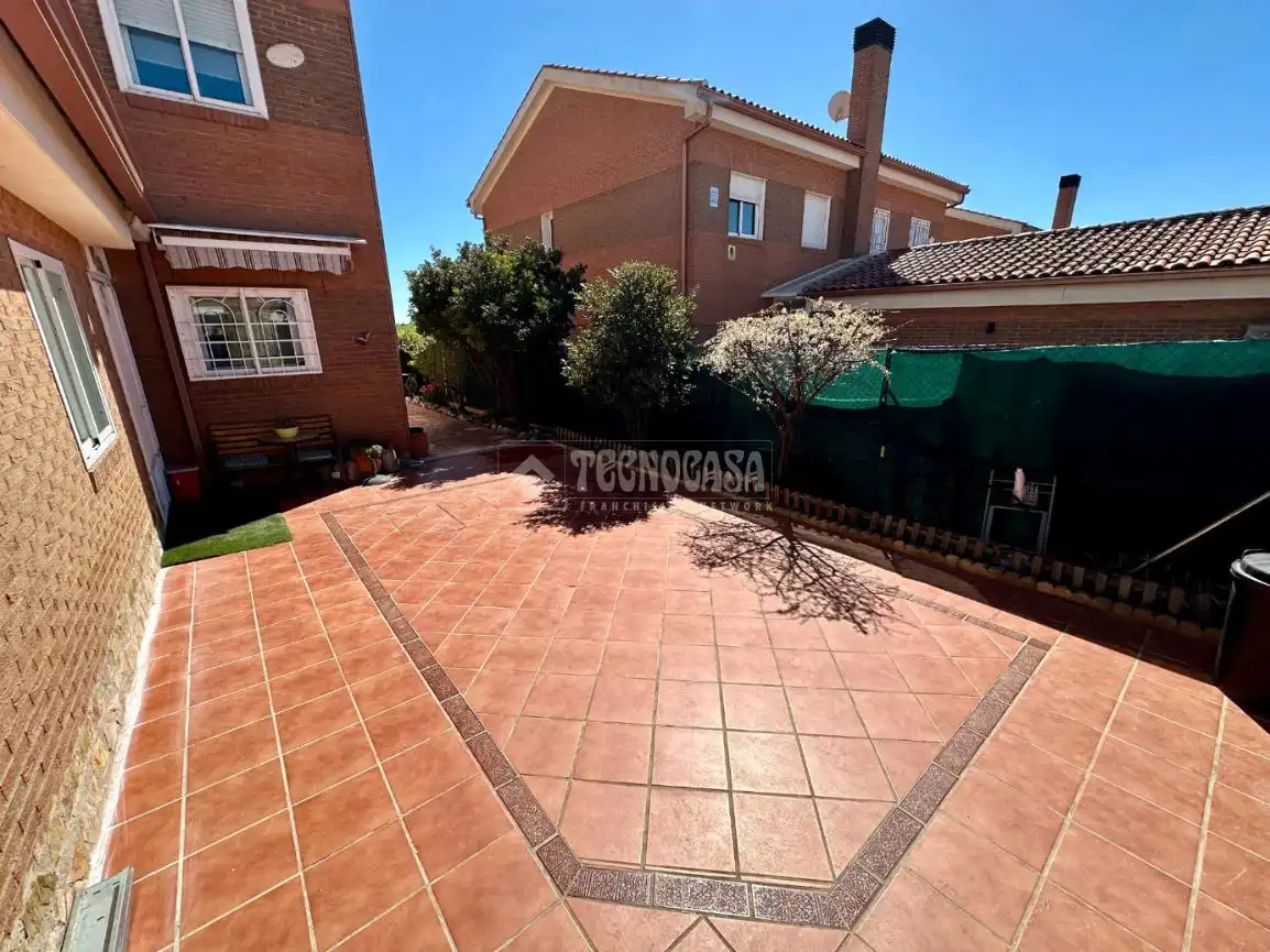 Casa adosada en venta en Pioz