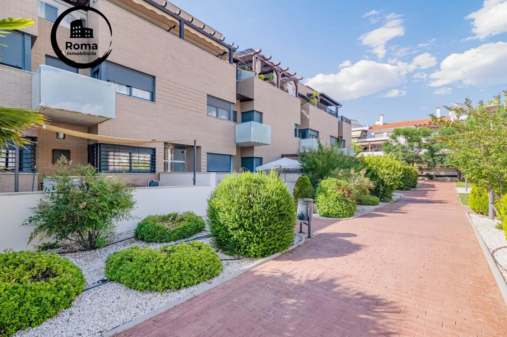 Vista exterior de Piso en venta en Albolote con Aire acondicionado, Calefacción y Piscina comunitaria