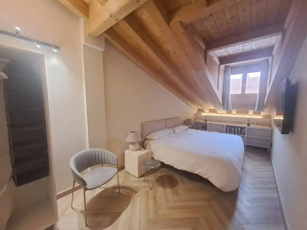 Dormitori de Dúplex en venda en Burgos amb Aire condicionat, Calefacció i Parquet
