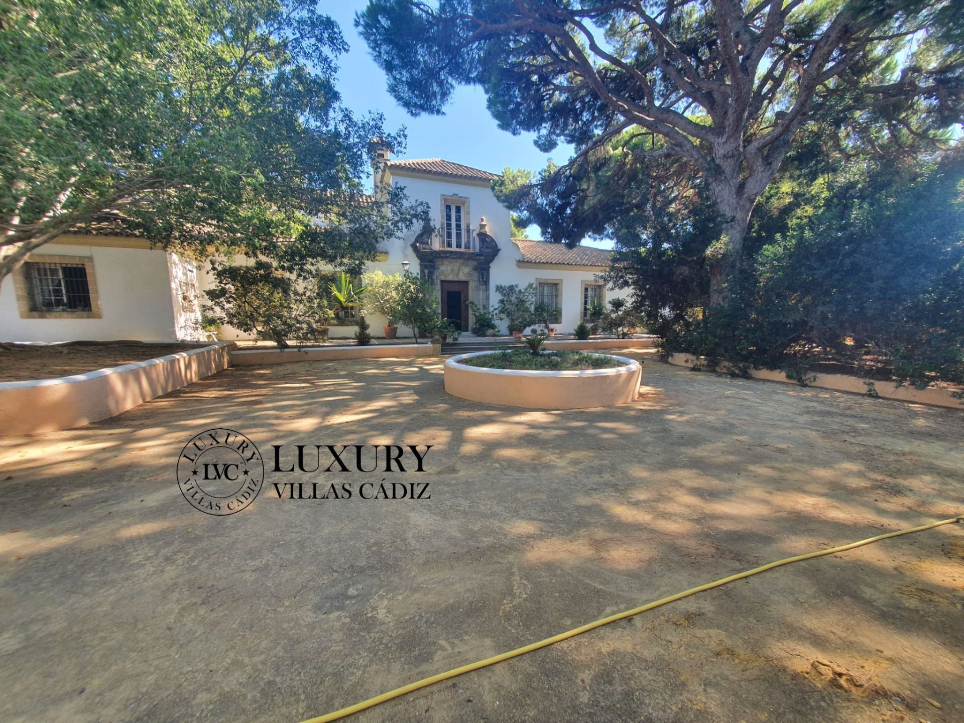 Exterior view of House or chalet for sale in El Puerto de Santa María  with Air Conditioner, Heating and Private garden