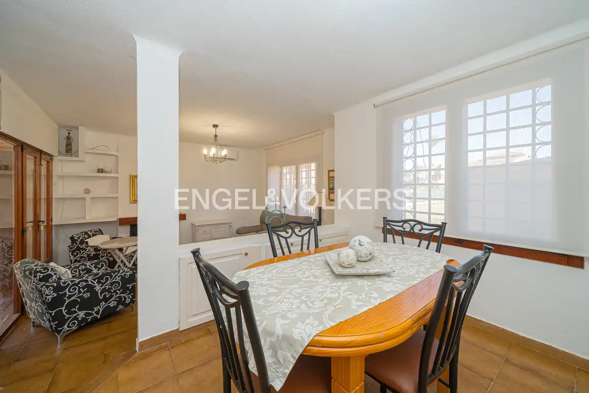 Comedor de Casa adosada en venta en Benidorm con Aire acondicionado, Jardín privado y Piscina comunitaria