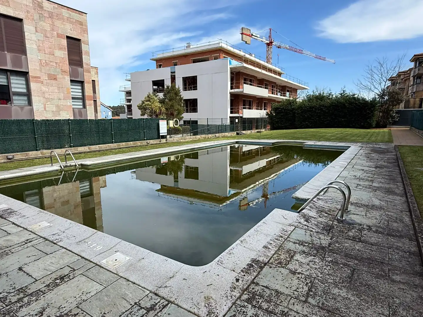 Piscina de Ático en venta en Llanes con Calefacción, Terraza y Trastero