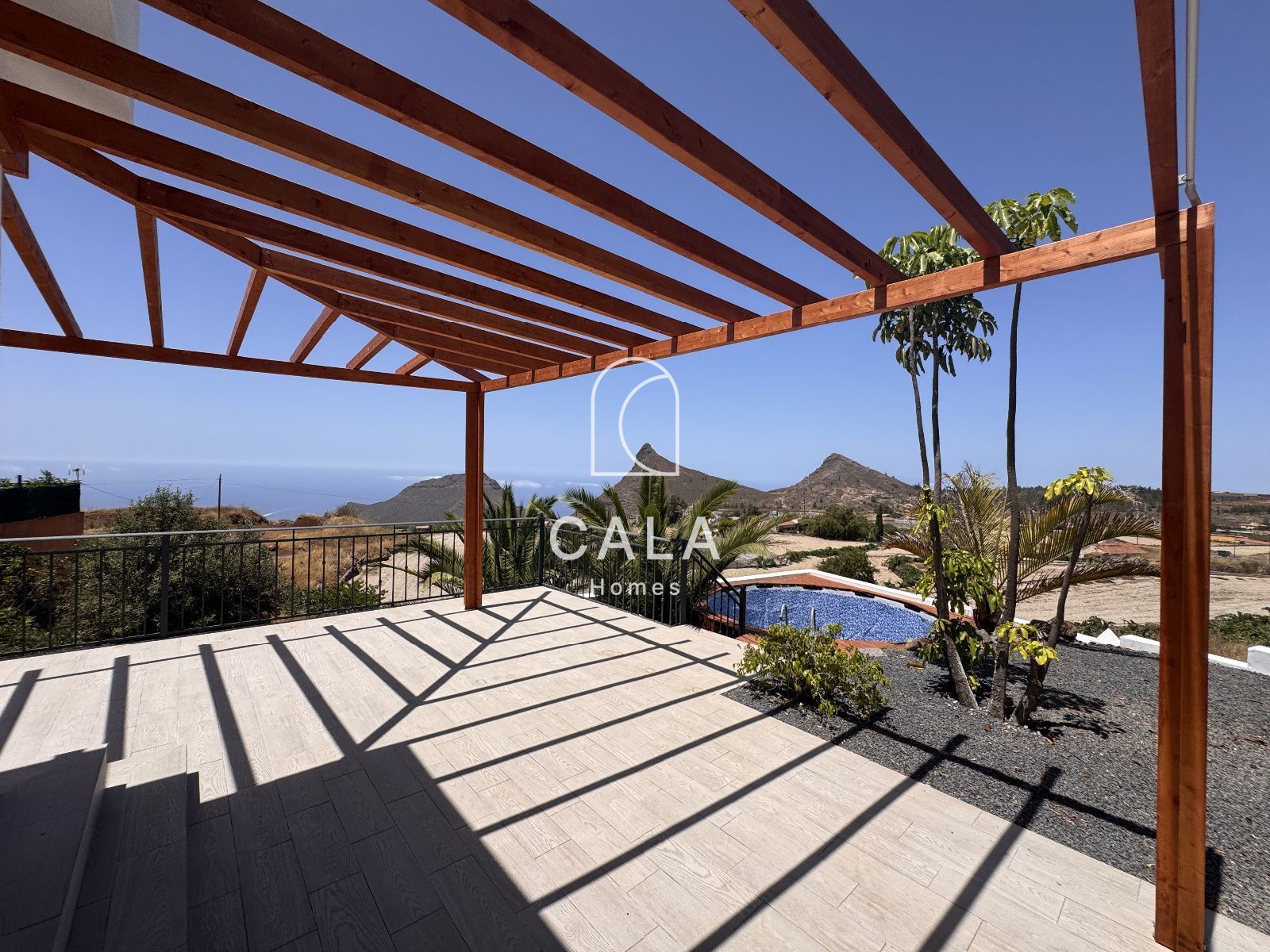 Terrace of House or chalet for sale in Arona  with Air Conditioner, Heating and Terrace