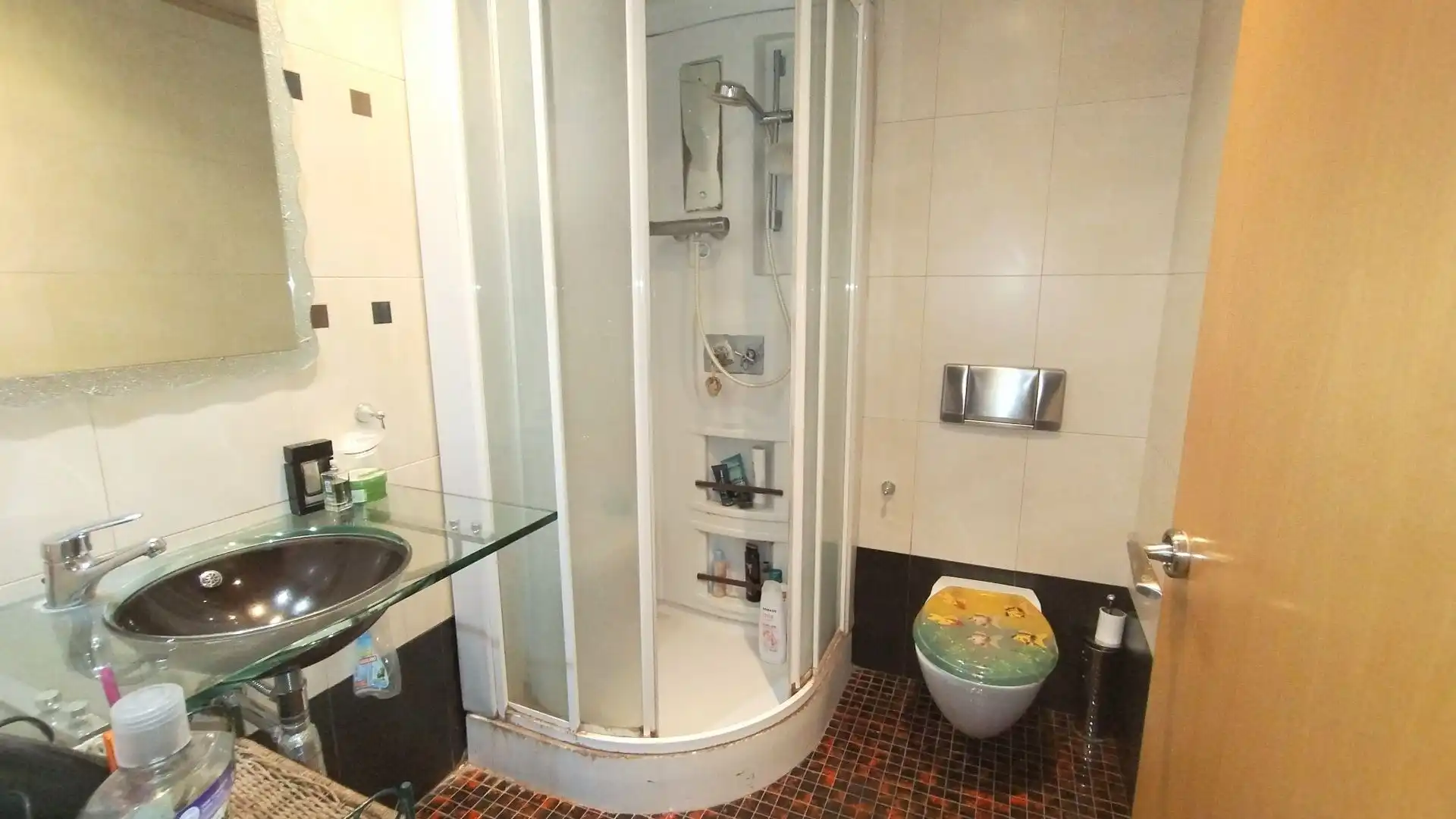 Baño de Casa adosada en venta en Girona con Aire acondicionado, Calefacción y Terraza