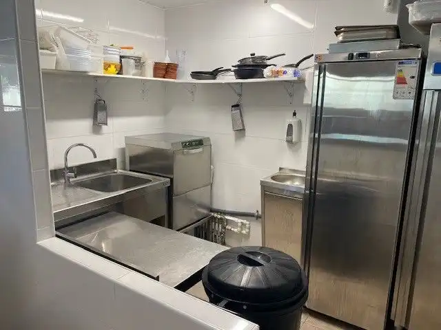 Cuina de Local en venda en Cambrils amb Terrassa, Moblat i Internet