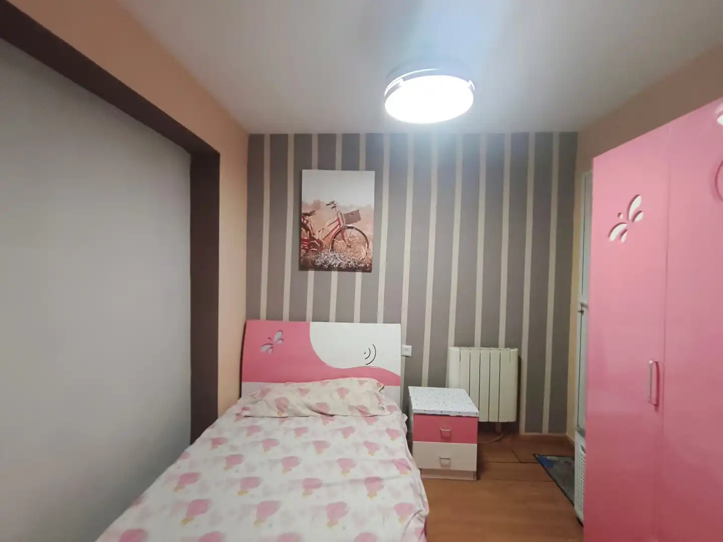 Schlafzimmer von Wohnung zum Verkauf in Burjassot mit Parkett, Ofen und Waschmaschine