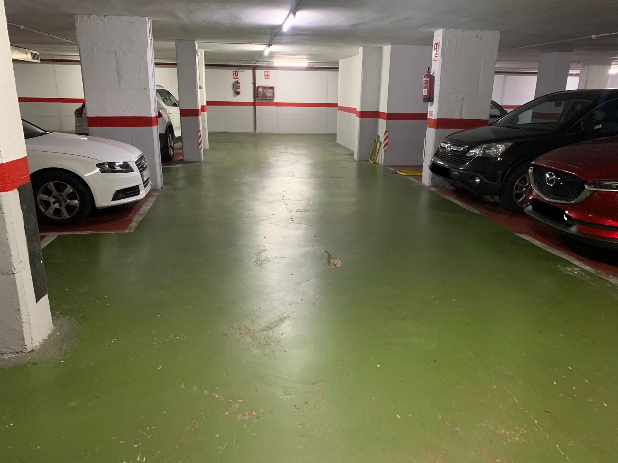 Aparcament de Garatge en venda en Cornellà de Llobregat