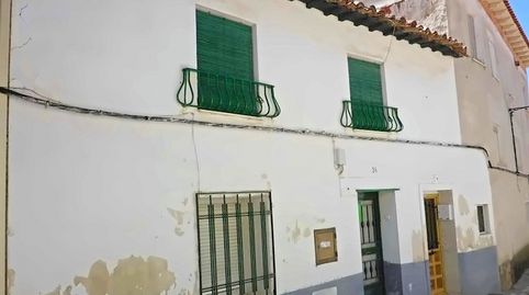 EZAN pone a la venta una casa de pueblo de segunda mano en Colmenar de Oreja Madrid.