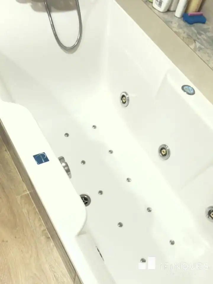 Bany de Pis en venda en Castellar del Vallès amb Aire condicionat, Calefacció i Balcó