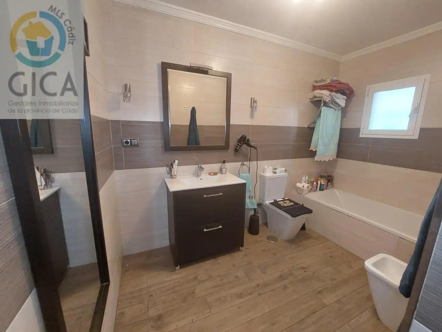 Bany de Casa o xalet en venda en Algeciras amb Jardí privat i Traster