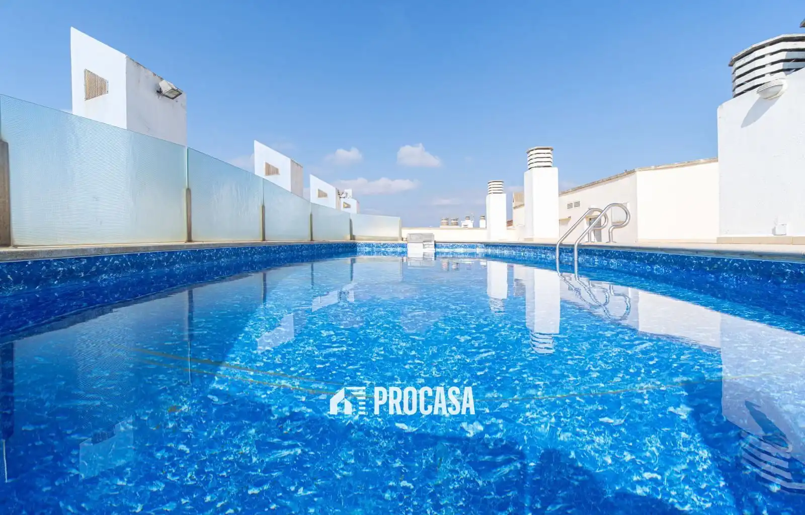 Schwimmbecken von Wohnung zum Verkauf in Empuriabrava mit Klimaanlage, Heizung und Terrasse