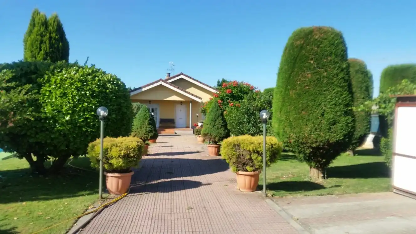 Jardín de Finca rústica en venta en Cabañas Raras con Calefacción, Terraza y Piscina