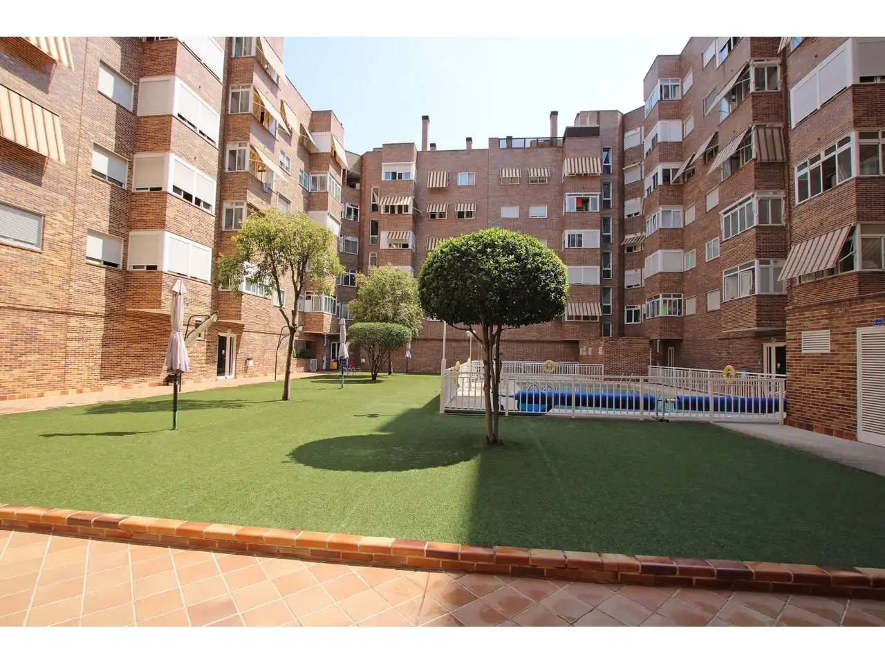 Vista exterior de Pis en venda en Coslada amb Terrassa, Traster i Piscina comunitària