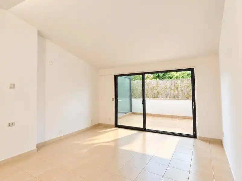Sala d'estar de Pis en venda en Sant Pol de Mar amb Aire condicionat i Terrassa