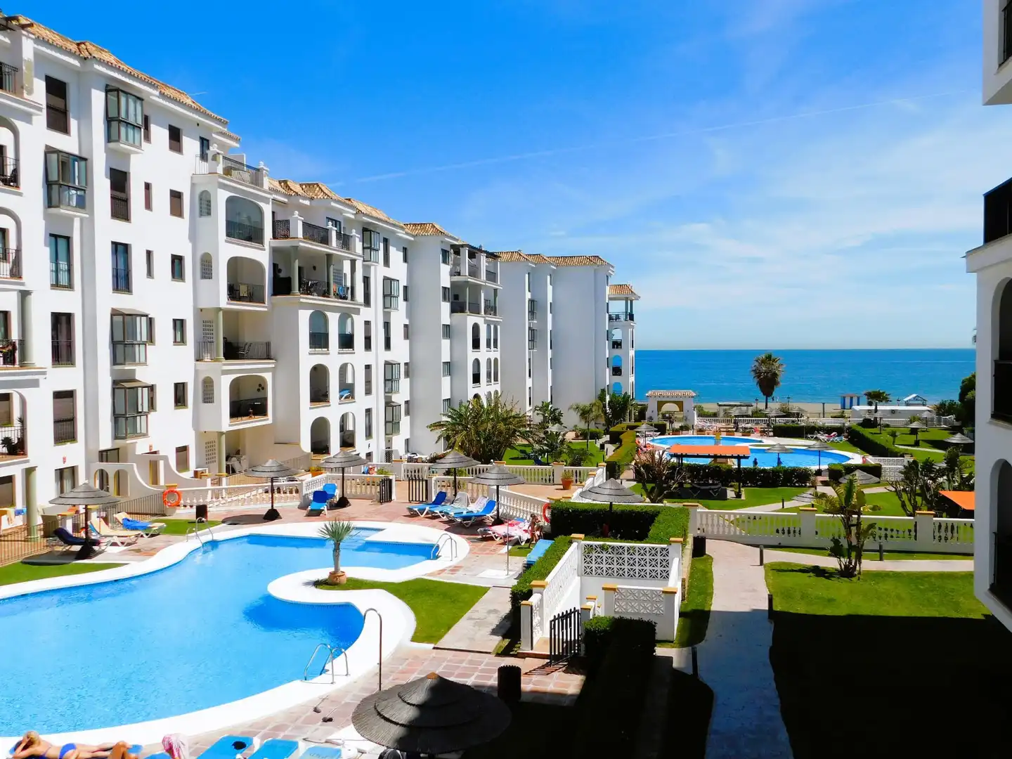 Home with pool for sale in La Duquesa