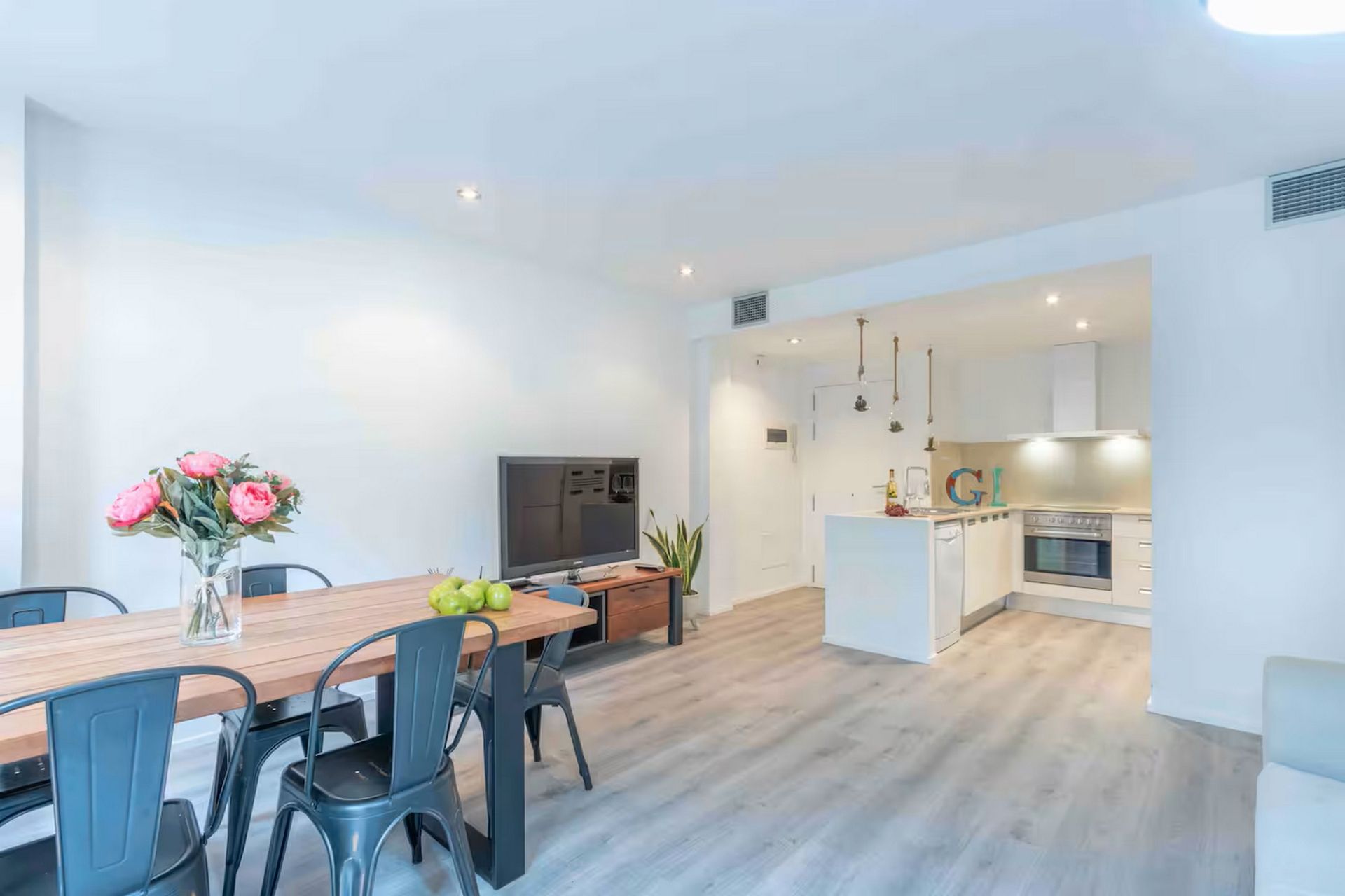 Cocina de Piso de alquiler en Girona Capital con Aire acondicionado, Calefacción y Amueblado