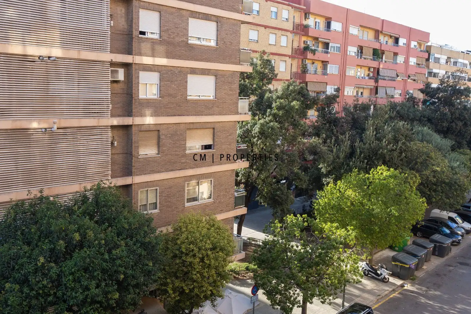 Außenansicht von Wohnung zur Miete in Quatre Carreres