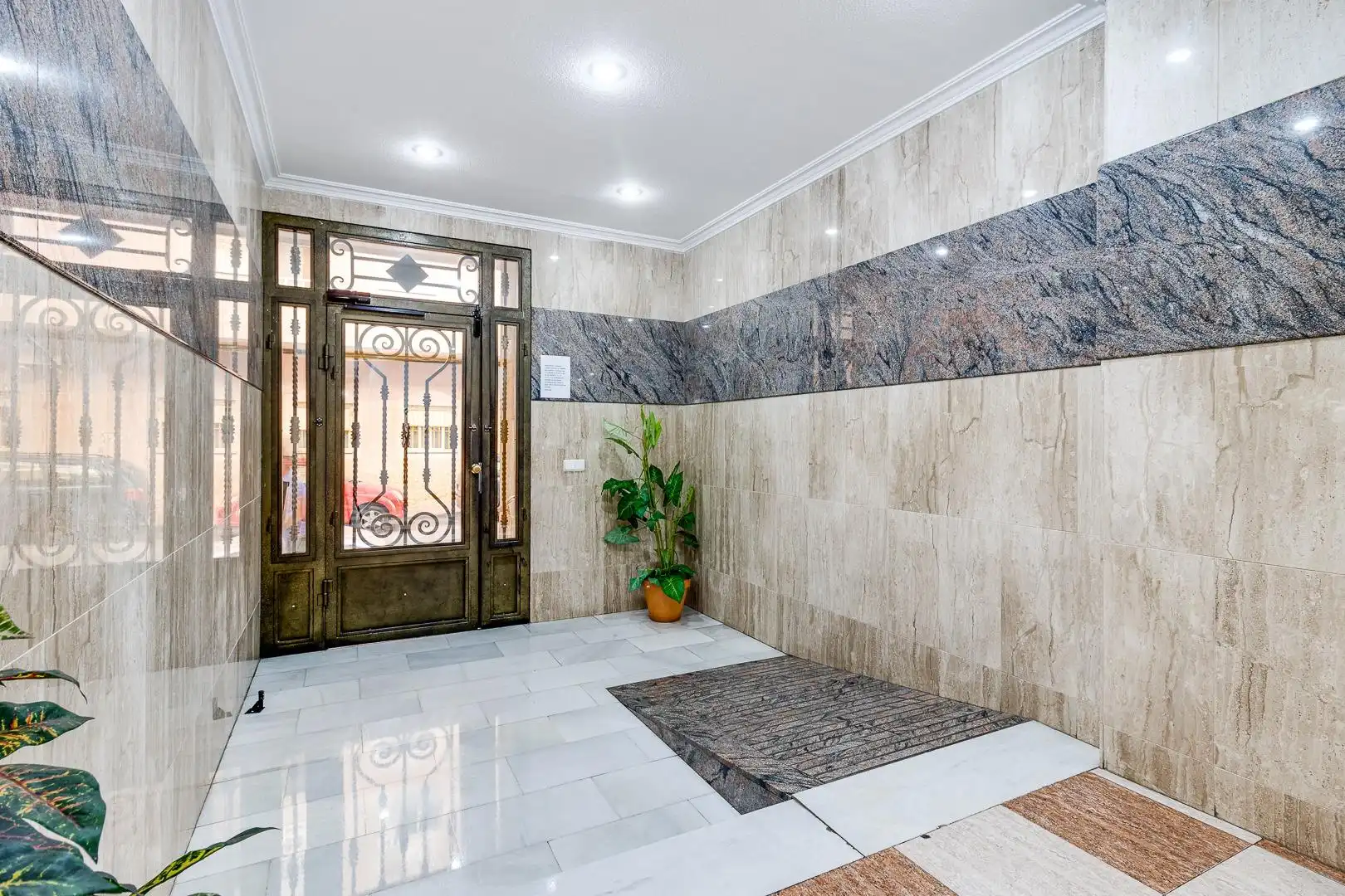 Apartamento de alquiler en Torrevieja con Aire acondicionado, Terraza y Amueblado
