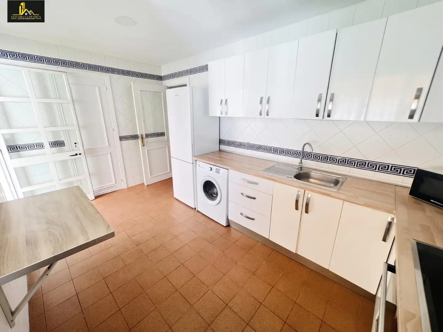 Cuina de Casa o xalet en venda en El Retiro - Parque Atlántico - Ronda este