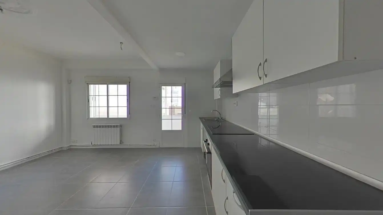 Kitchen of Flat for sale in Zaragoza  with Heating, Parquet flooring and Oven