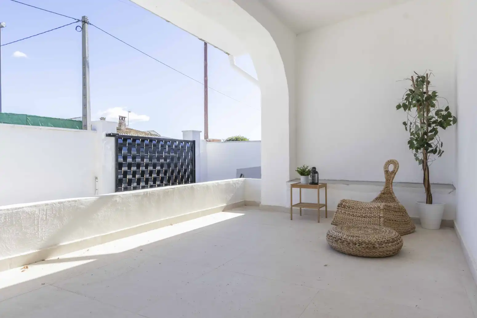 Terrassa de Casa o xalet en venda en La Pobla de Vallbona amb Jardí privat i Piscina