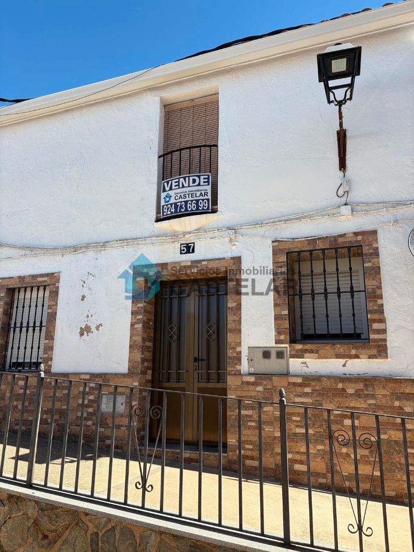 Vista exterior de Casa adosada en venda en Barcarrota