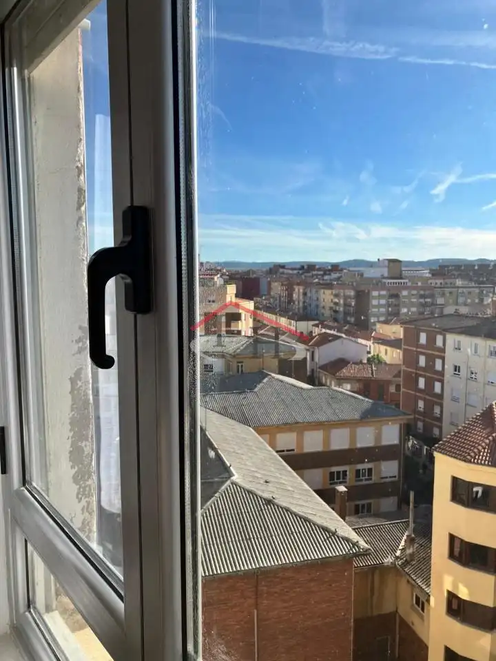 Piso de alquiler en León Capital  con Calefacción, Parquet y Terraza