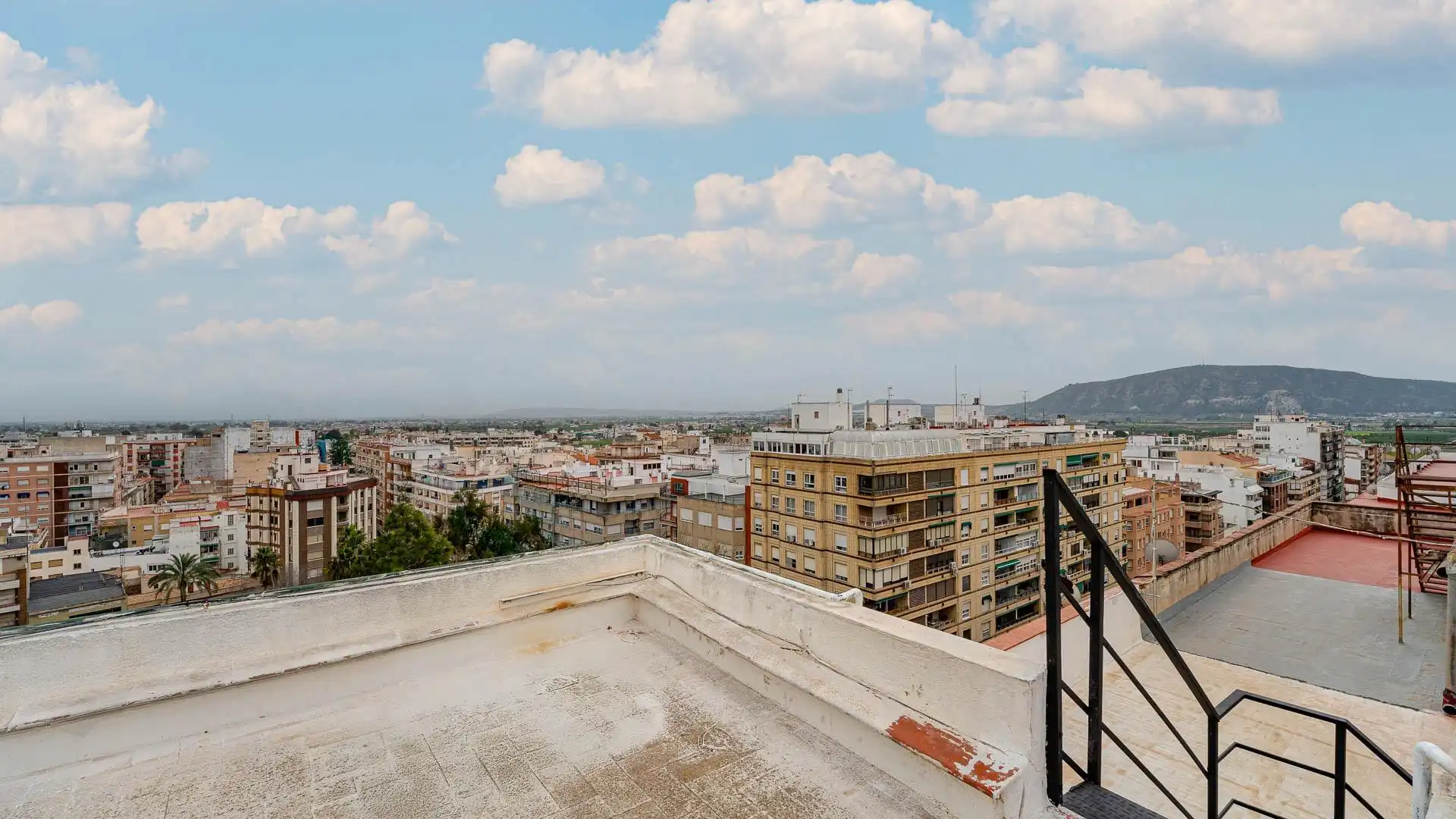 Vista exterior de Àtic en venda en Orihuela amb Aire condicionat, Calefacció i Parquet