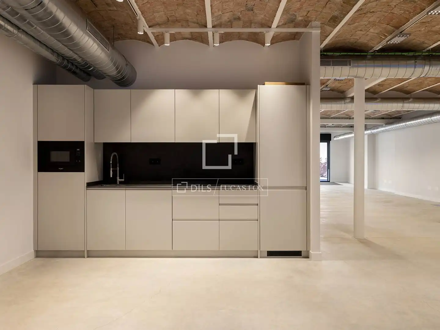 Küche von Loft zum Verkauf in Barcelona mit Klimaanlage und Heizung