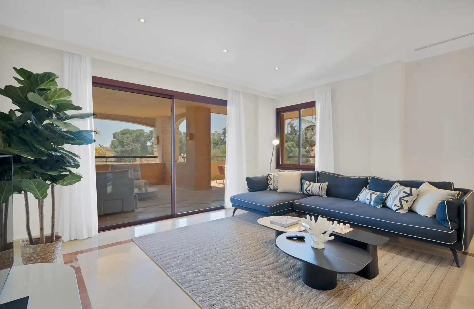 Sala d'estar de Apartament en venda en Marbella amb Aire condicionat, Calefacció i Jardí privat