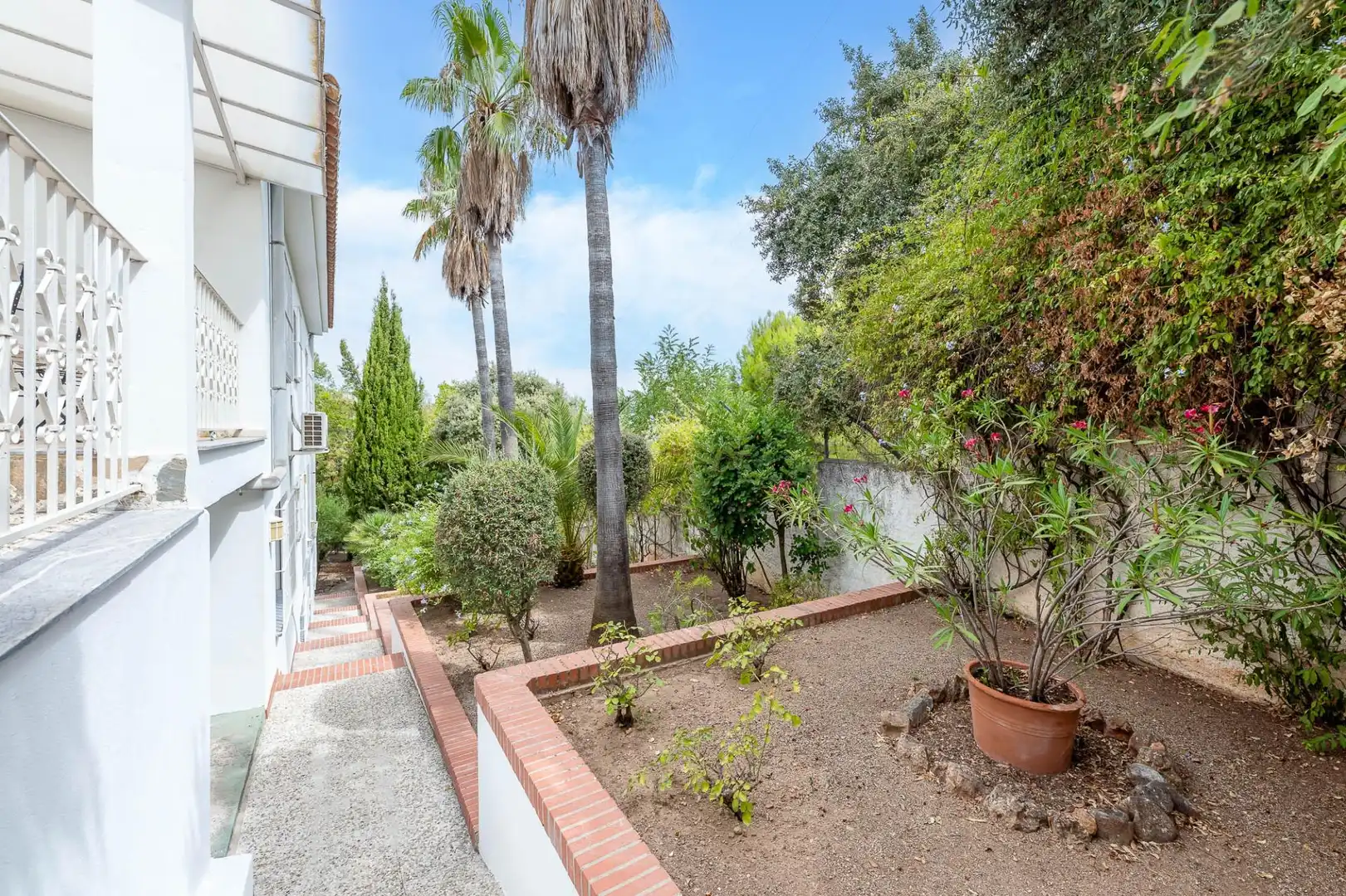 Vista exterior de Casa o xalet en venda en Alhaurín El Grande amb Aire condicionat, Calefacció i Jardí privat
