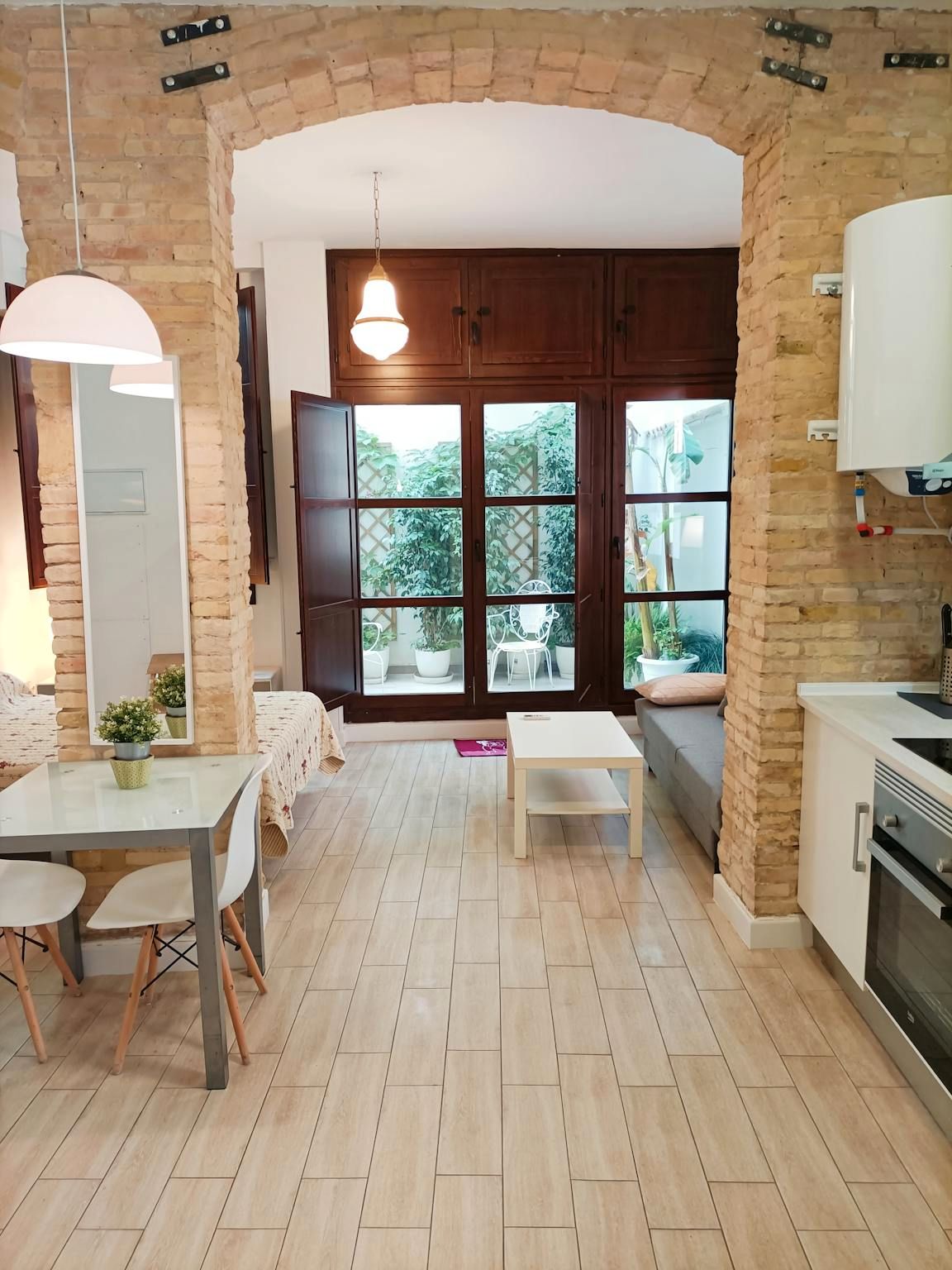 Exterior view of Flat to rent in  Valencia Capital  with Air Conditioner, Heating and Private garden