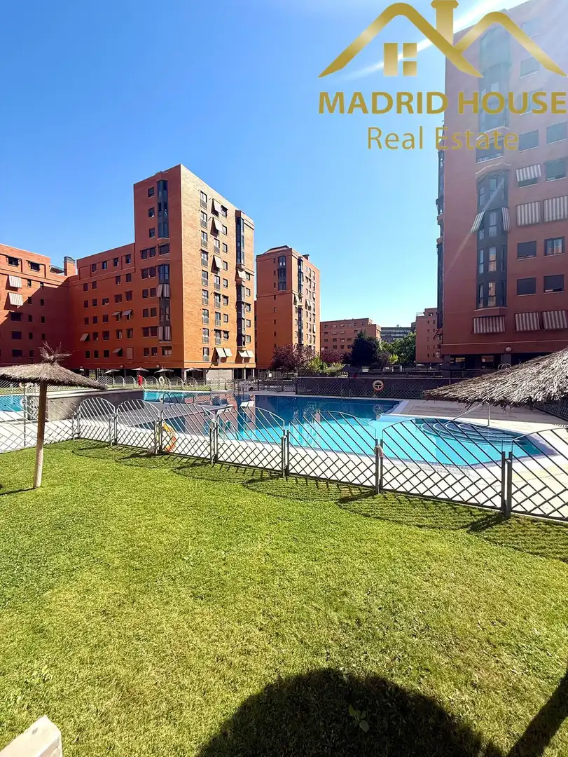 Piscina de Àtic en venda en Madrid amb Aire condicionat, Calefacció i Terrassa