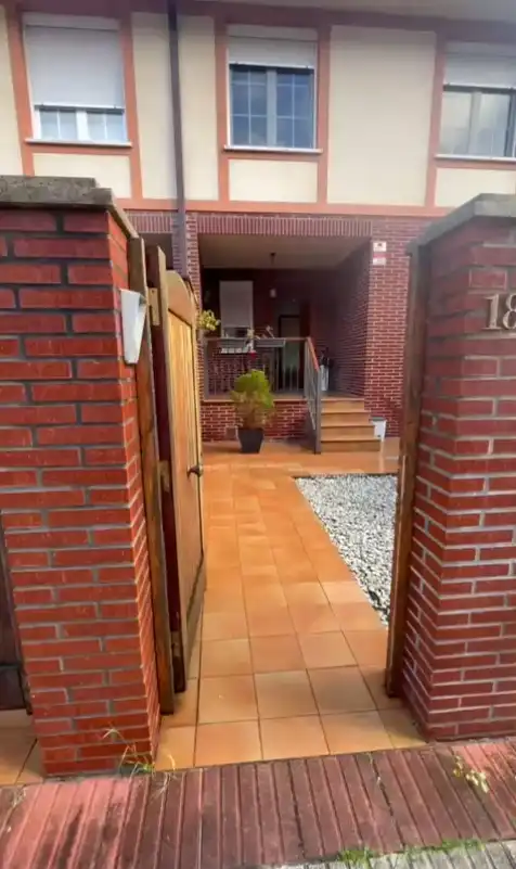 Casa adosada en venta en Alonsotegi con Calefacción, Jardín privado y Trastero