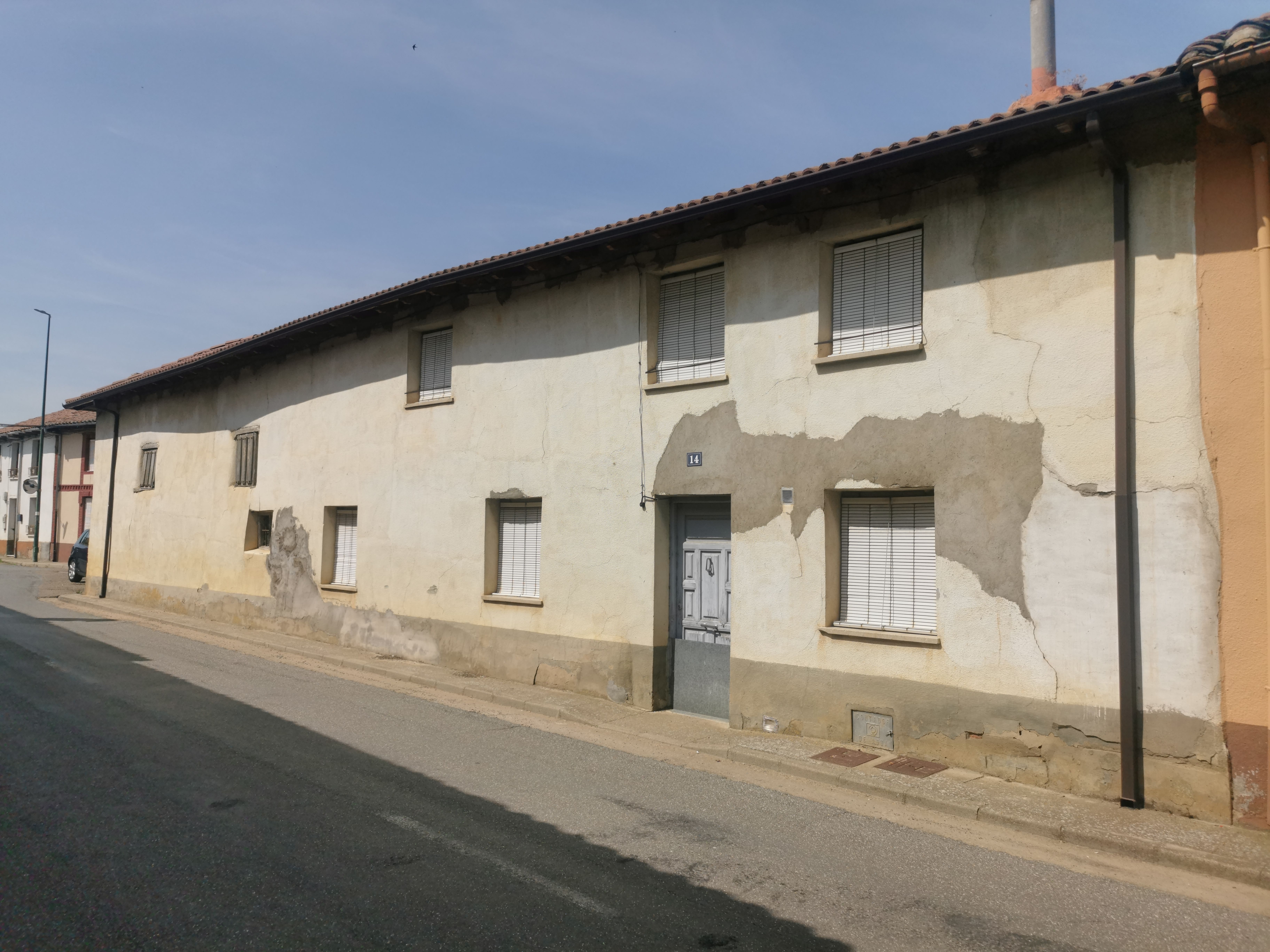 Außenansicht von Haus oder Chalet zum verkauf in Villaturiel mit Abstellraum
