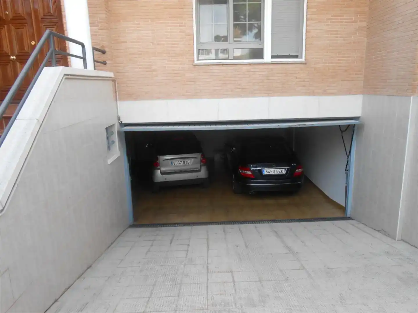 Aparcament de Casa adosada en venda en Ciudad Real Capital amb Aire condicionat i Piscina