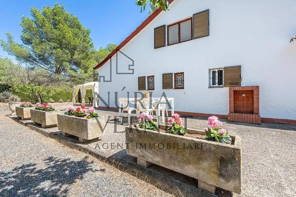 Vista exterior de Finca rústica en venda en Les Borges del Camp amb Piscina comunitària