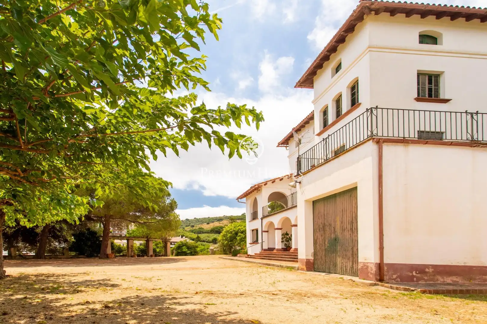 Vista exterior de Finca rústica en venda en Alella amb Calefacció, Jardí privat i Terrassa