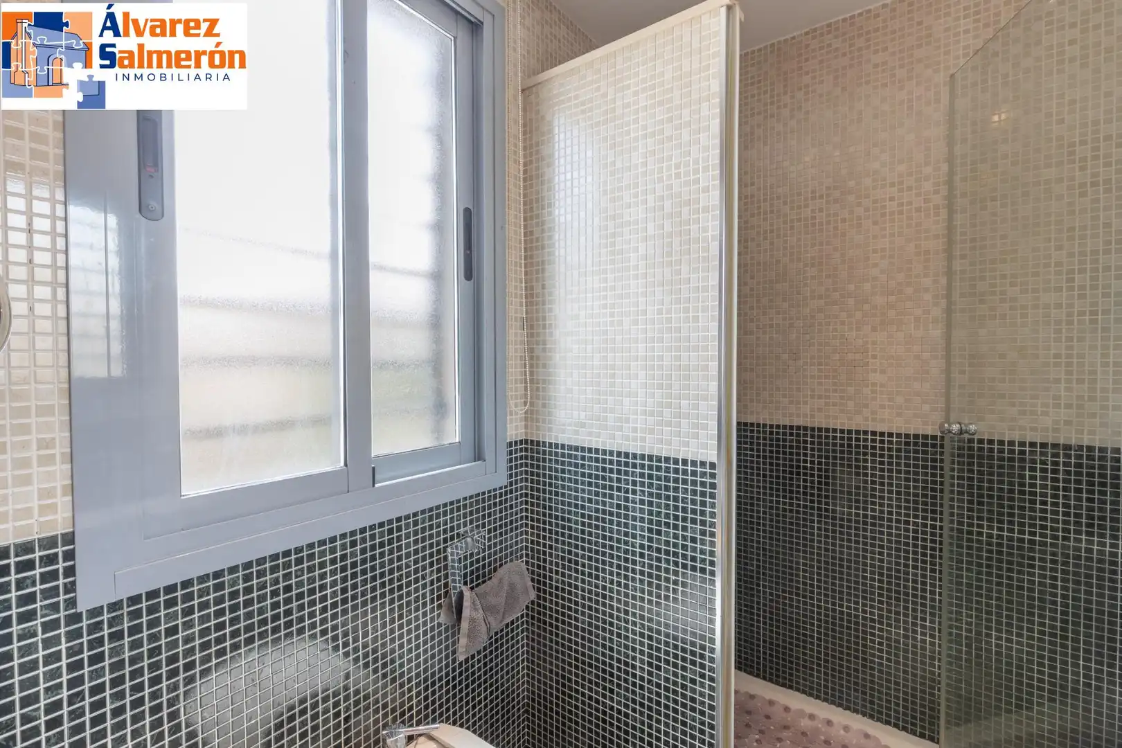 Baño de Casa adosada en venta en Granada con Aire acondicionado, Calefacción y Balcón