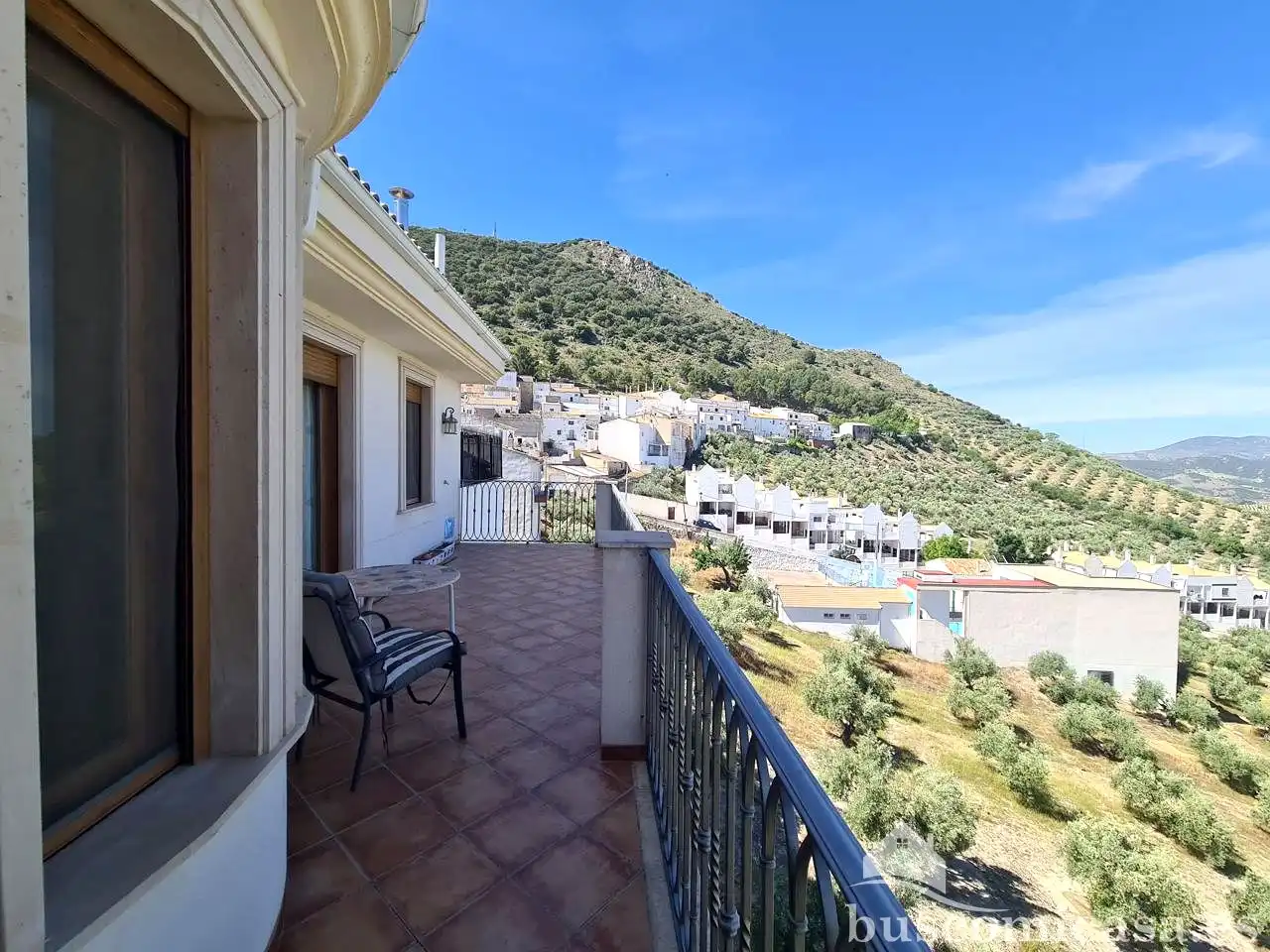 Vista exterior de Casa o xalet en venda en Huelma amb Aire condicionat, Calefacció i Jardí privat