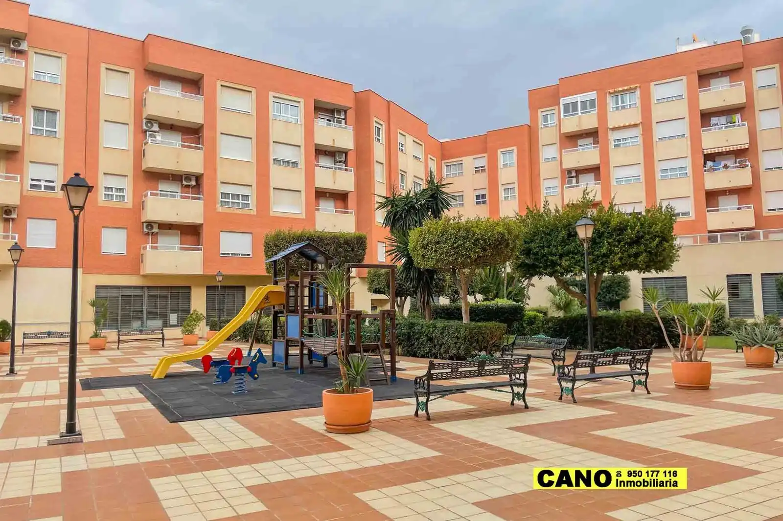 Außenansicht von Wohnung zum Verkauf in Roquetas de Mar