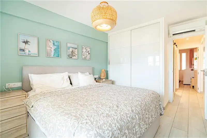 Dormitori de Apartament en venda en Calvià amb Aire condicionat i Terrassa