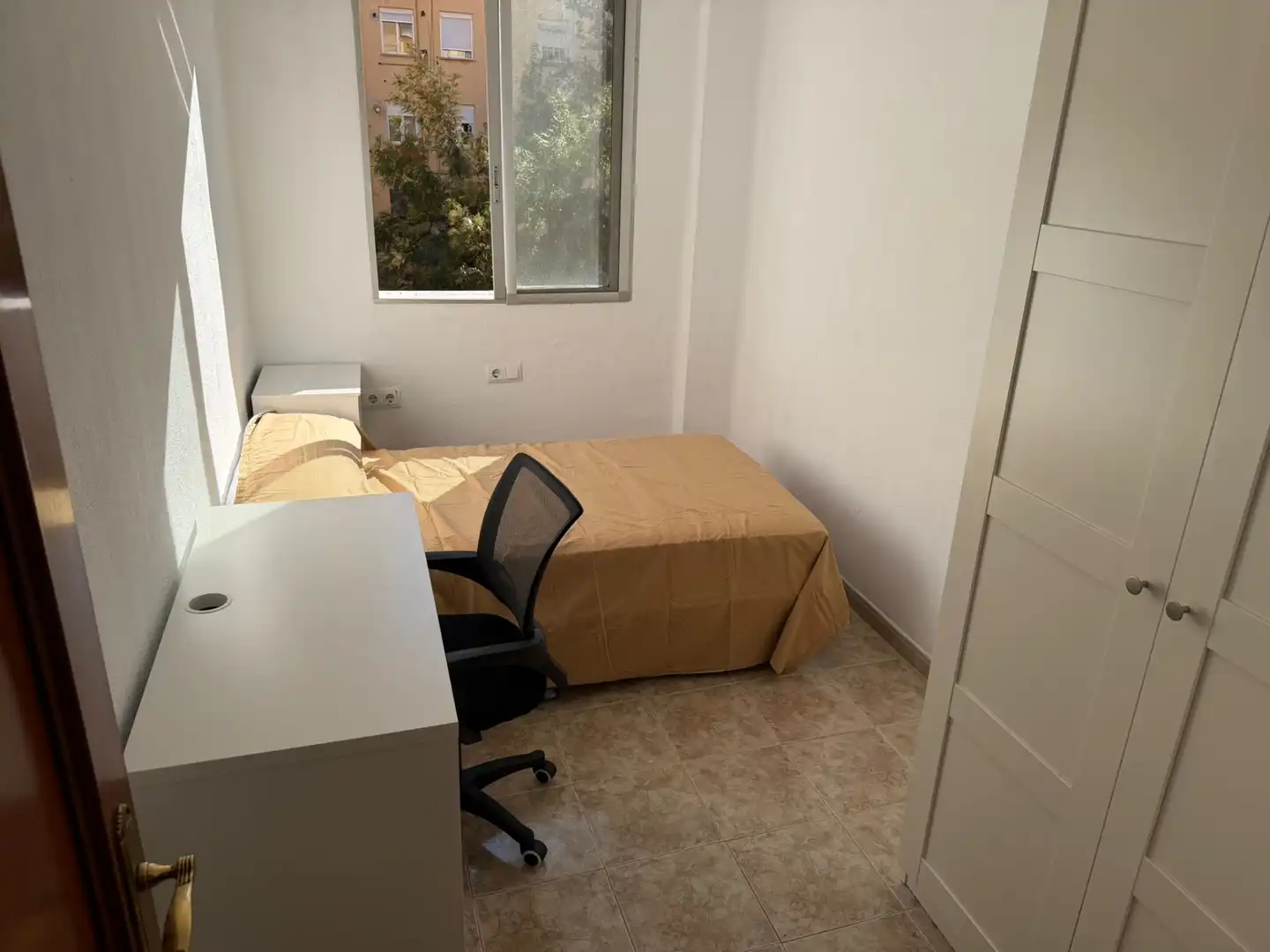 Schlafzimmer von Wohnung zur Miete in Valencia mit Möbliert, Ofen und Waschmaschine