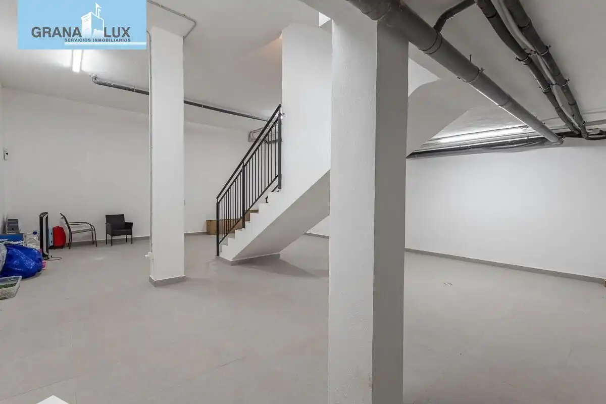 Casa adosada en venda en Albolote amb Jardí privat, Piscina i Alarma